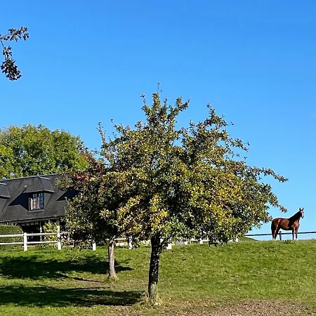 Le Marguerite Calvados I Vue Panoramique Sur La Normandie Face Au Cerza Feriehus Hermival-les-Vaux